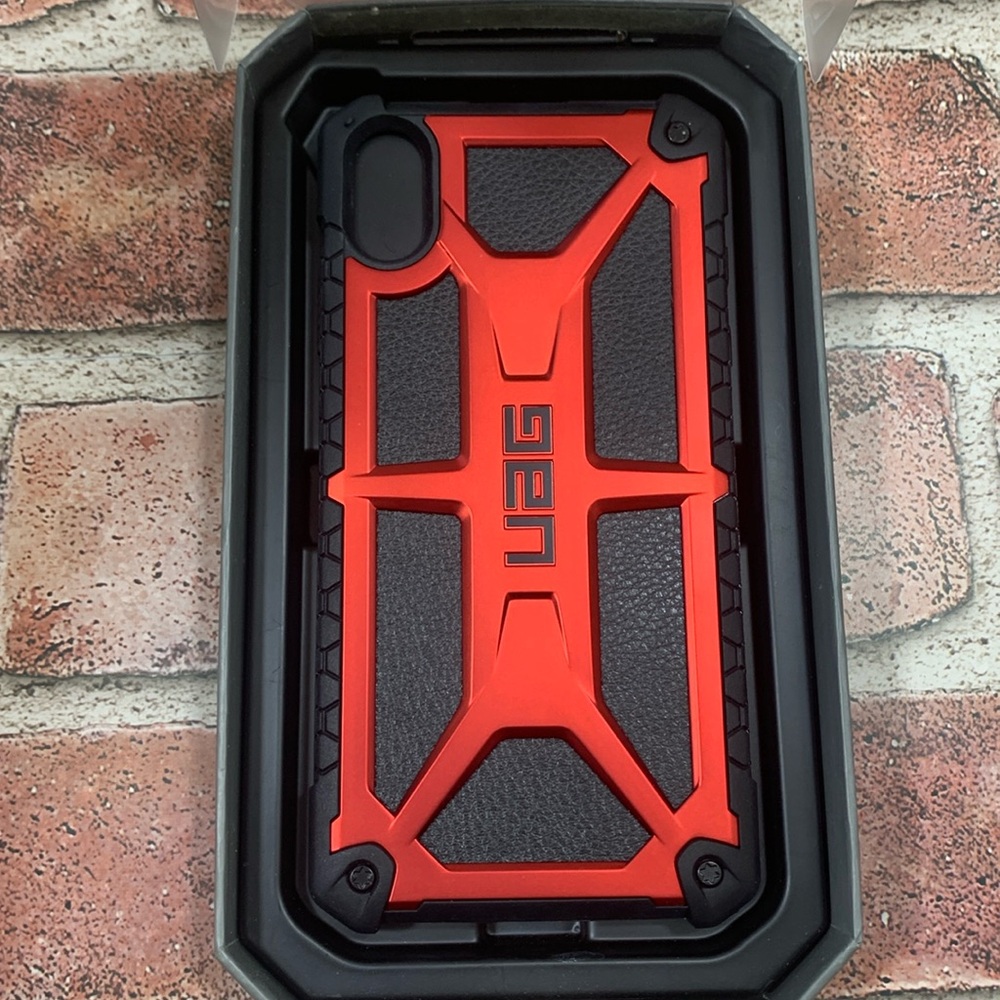 iPhone Xs Max UAG cover